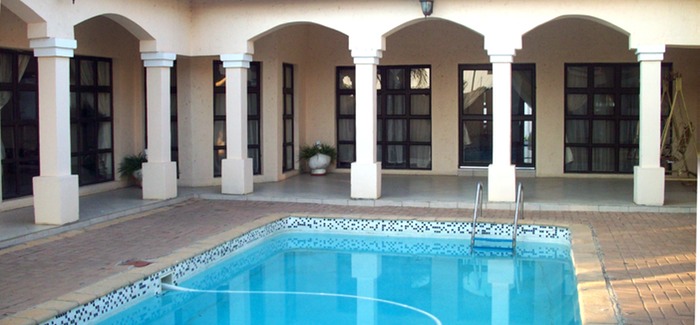 Atrium_with_pool_1a.jpg