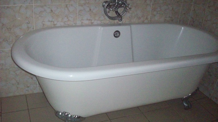 Bath_tub_2.JPG
