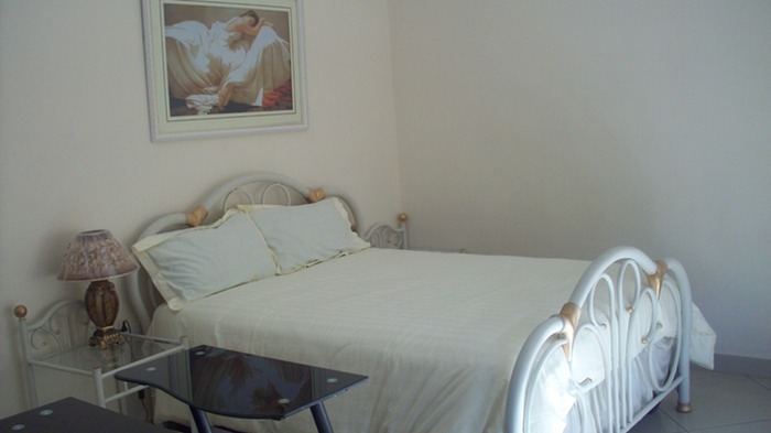 Bedroom_3.JPG
