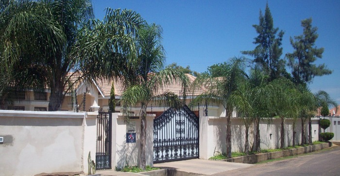 Front_yard_1.jpg
